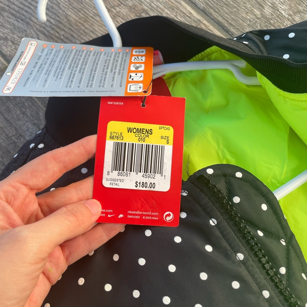 Brand New Nike Women’s Puffer Jacket - Picture 5 of 11